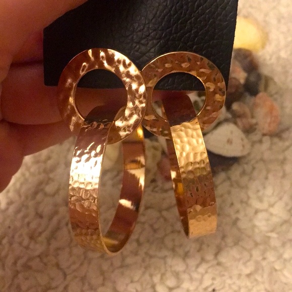 FREE PEOPLE GOLD HOOP EARRINGS - Picture 1 of 5